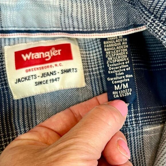 Wrangler Blue Plaid Button Up Long Sleeve Shirt Medium - Picture 9 of 9
